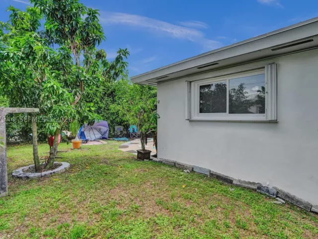 3-bedroom home for rent in Surfside - 8851 Byron Ave - MondialRealty