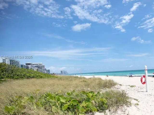 3-bedroom home for rent in Surfside - 8851 Byron Ave - MondialRealty