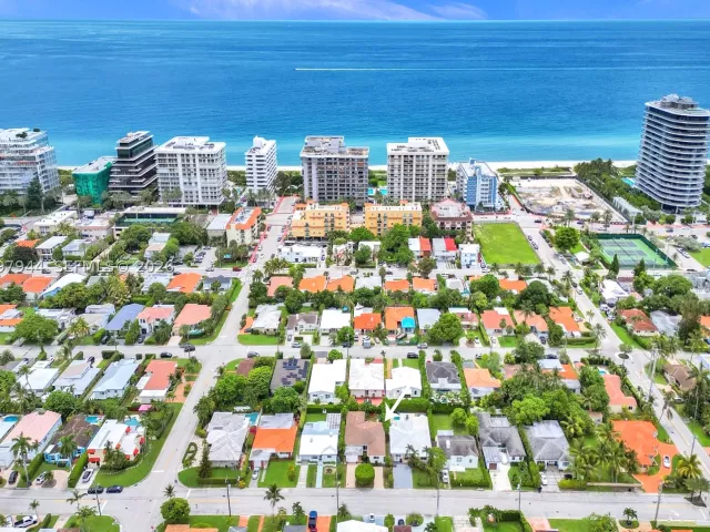 3-bedroom home for rent in Surfside - 8851 Byron Ave - MondialRealty