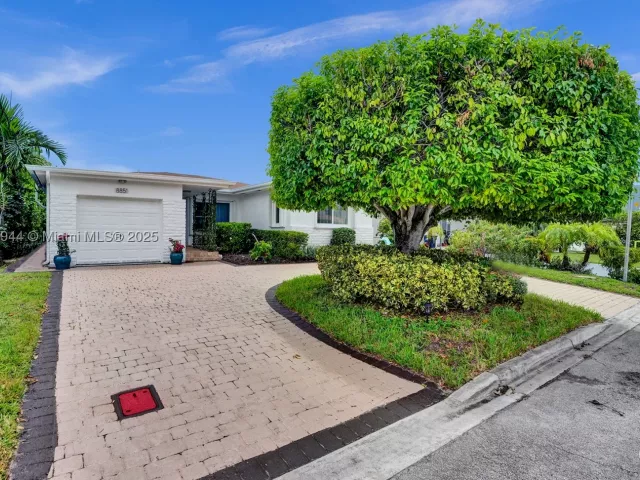 3-bedroom home for rent in Surfside - 8851 Byron Ave - MondialRealty