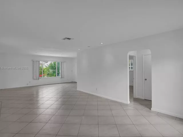 3-bedroom home for rent in Surfside - 8851 Byron Ave - MondialRealty