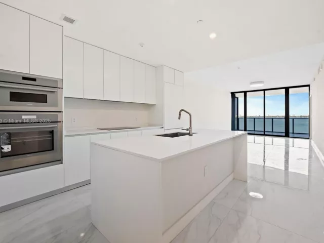 2-bedroom condo for rent in Miami - 700 NE 24th St 702 - MondialRealty