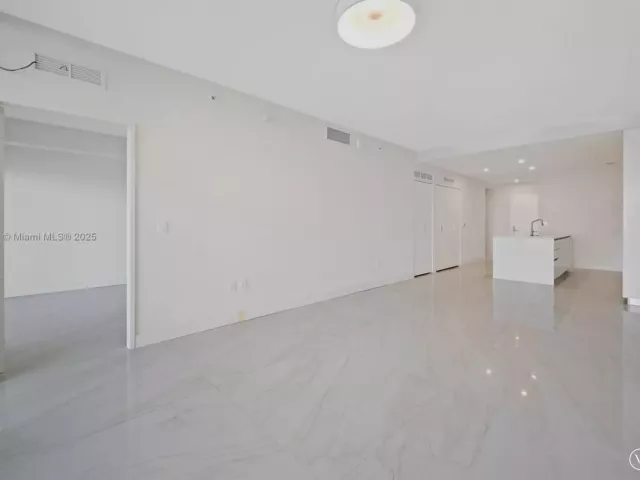 2-bedroom condo for rent in Miami - 700 NE 24th St 702 - MondialRealty