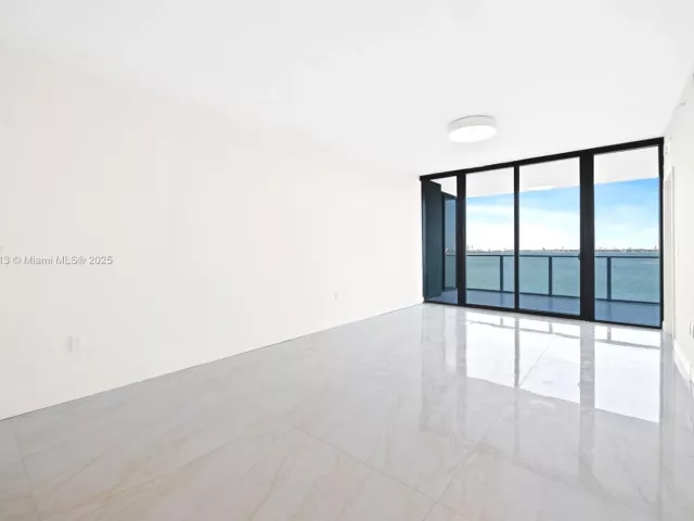 2-bedroom condo for rent in Miami - 700 NE 24th St 702 - MondialRealty