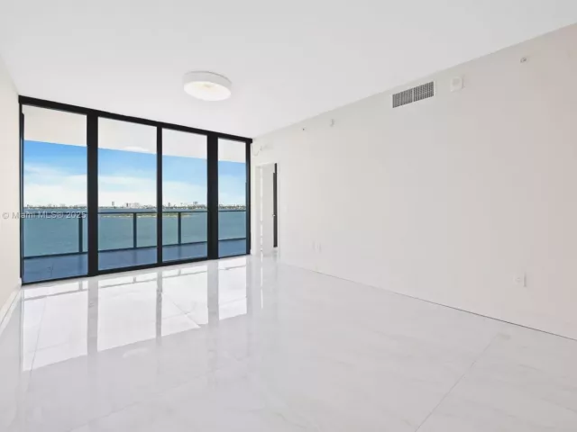 2-bedroom condo for rent in Miami - 700 NE 24th St 702 - MondialRealty