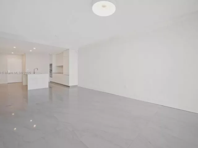 2-bedroom condo for rent in Miami - 700 NE 24th St 702 - MondialRealty