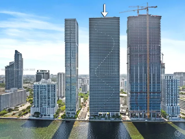 2-bedroom condo for rent in Miami - 700 NE 24th St 702 - MondialRealty