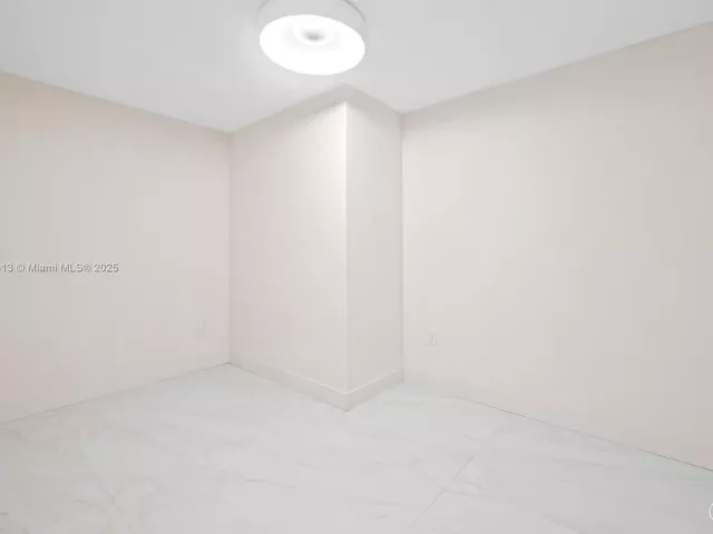 2-bedroom condo for rent in Miami - 700 NE 24th St 702 - MondialRealty