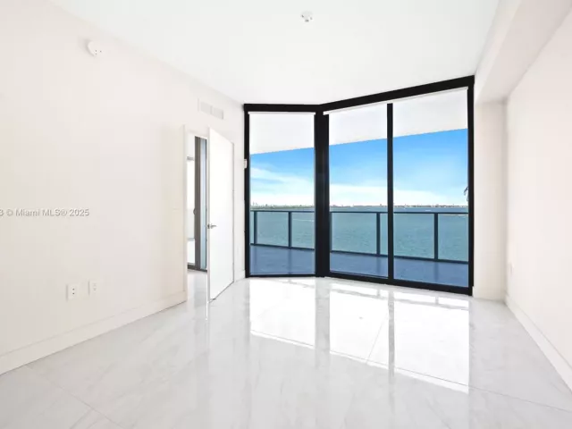 2-bedroom condo for rent in Miami - 700 NE 24th St 702 - MondialRealty