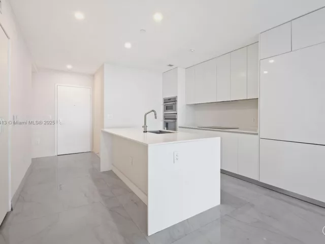 2-bedroom condo for rent in Miami - 700 NE 24th St 702 - MondialRealty