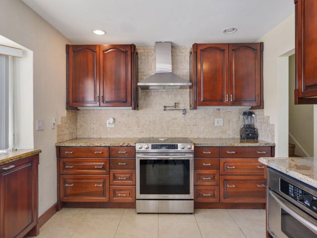 Home for sale at 4850 NE 28th Avenue - photo 6687127