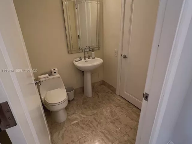 2-bedroom condo for rent in Miami - 1435 Brickell Ave 3307 - MondialRealty