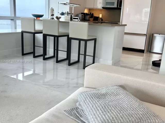 2-bedroom condo for rent in Miami - 1435 Brickell Ave 3307 - MondialRealty