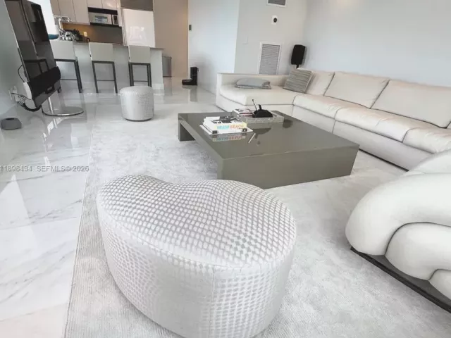 2-bedroom condo for rent in Miami - 1435 Brickell Ave 3307 - MondialRealty