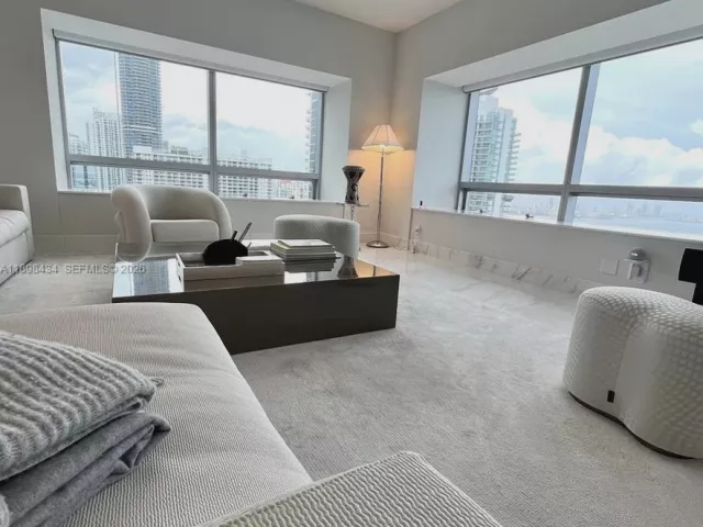 2-bedroom condo for rent in Miami - 1435 Brickell Ave 3307 - MondialRealty