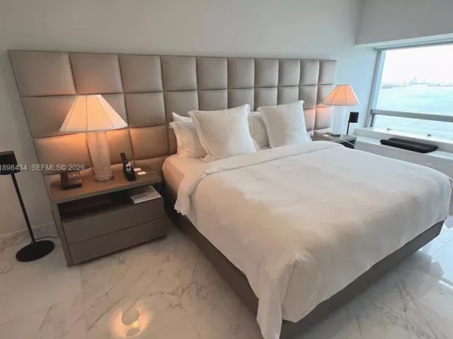 2-bedroom condo for rent in Miami - 1435 Brickell Ave 3307 - MondialRealty