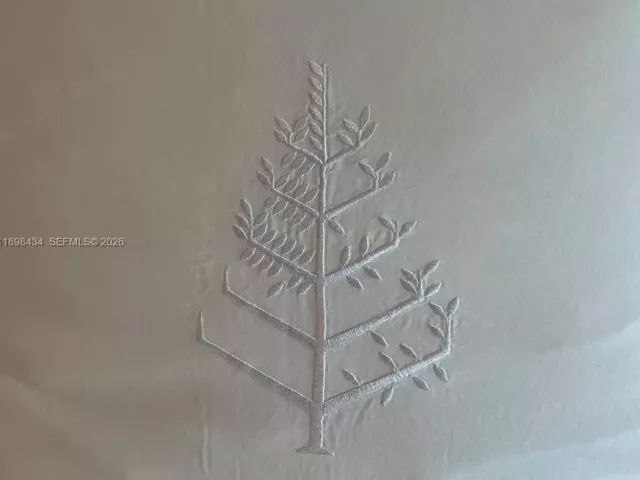 2-bedroom condo for rent in Miami - 1435 Brickell Ave 3307 - MondialRealty