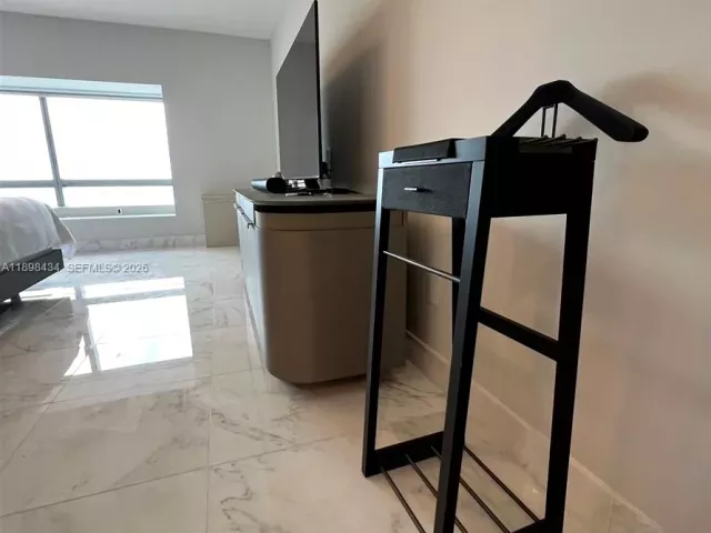 2-bedroom condo for rent in Miami - 1435 Brickell Ave 3307 - MondialRealty