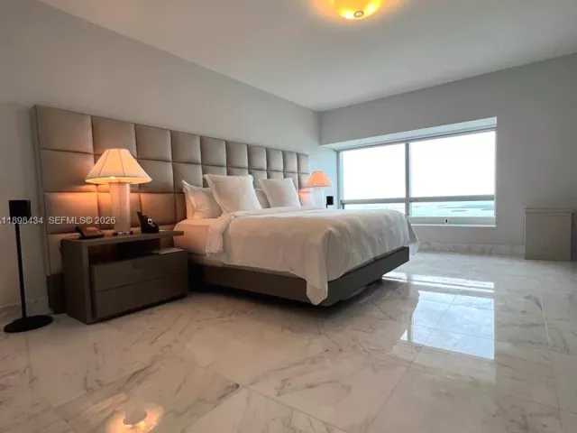 2-bedroom condo for rent in Miami - 1435 Brickell Ave 3307 - MondialRealty