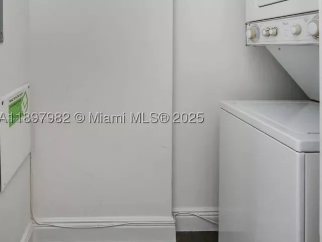 1-bedroom condo for sale in Miami - 1050 Brickell Ave 414 - MondialRealty