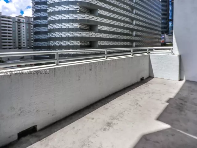 1-bedroom condo for sale in Miami - 1050 Brickell Ave 414 - MondialRealty