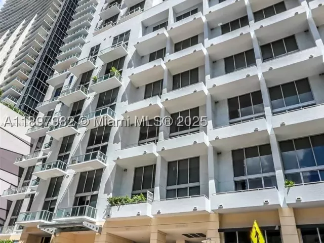 1-bedroom condo for sale in Miami - 1050 Brickell Ave 414 - MondialRealty