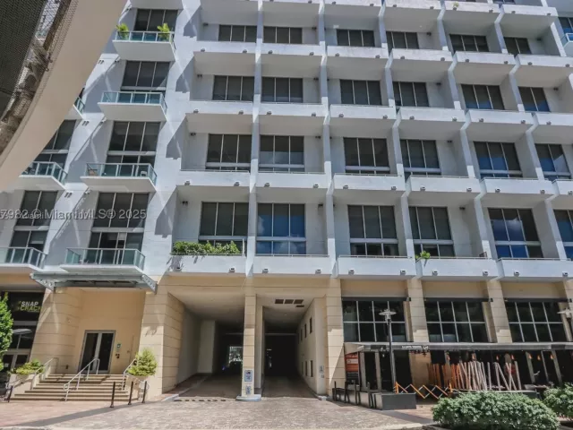 1-bedroom condo for sale in Miami - 1050 Brickell Ave 414 - MondialRealty
