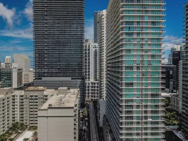 1-bedroom condo for sale in Miami - 1050 Brickell Ave 414 - MondialRealty
