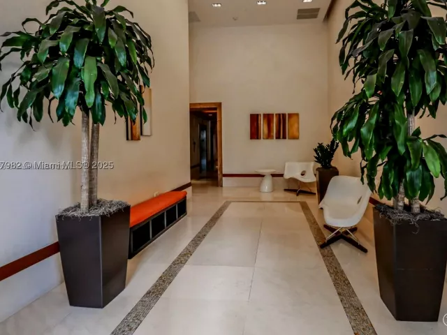 1-bedroom condo for sale in Miami - 1050 Brickell Ave 414 - MondialRealty