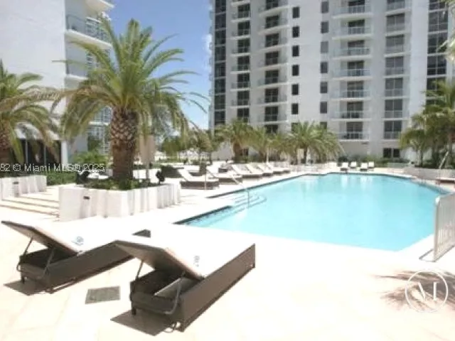 1-bedroom condo for sale in Miami - 1050 Brickell Ave 414 - MondialRealty