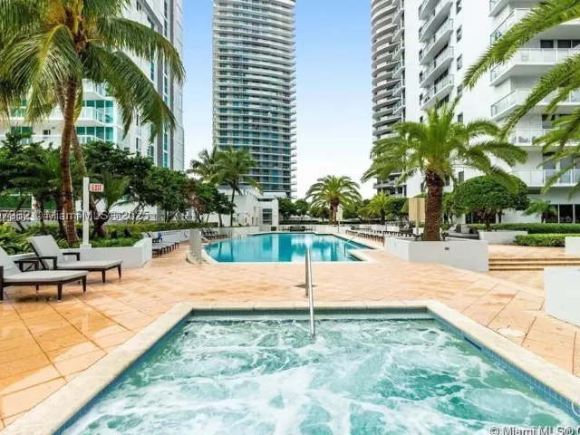 1-bedroom condo for sale in Miami - 1050 Brickell Ave 414 - MondialRealty