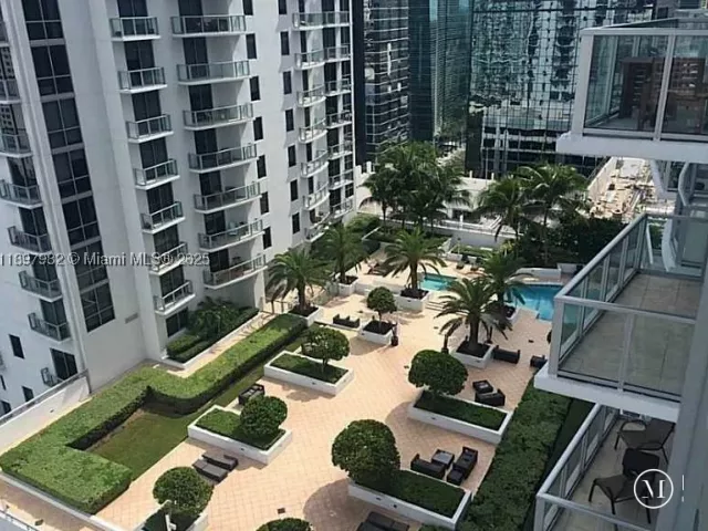 1-bedroom condo for sale in Miami - 1050 Brickell Ave 414 - MondialRealty