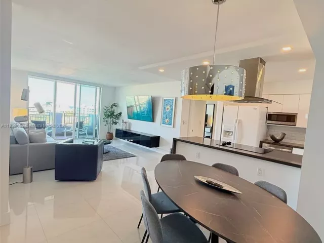 2-bedroom condo for sale in Miami Beach - 90 Alton Rd 909 - MondialRealty