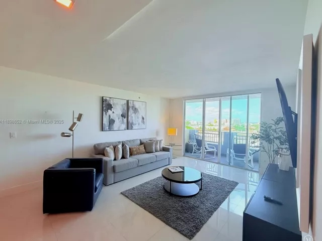 2-bedroom condo for sale in Miami Beach - 90 Alton Rd 909 - MondialRealty