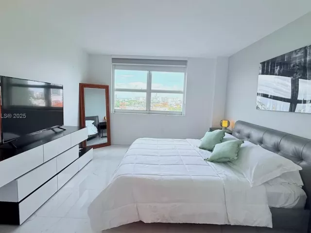 2-bedroom condo for sale in Miami Beach - 90 Alton Rd 909 - MondialRealty