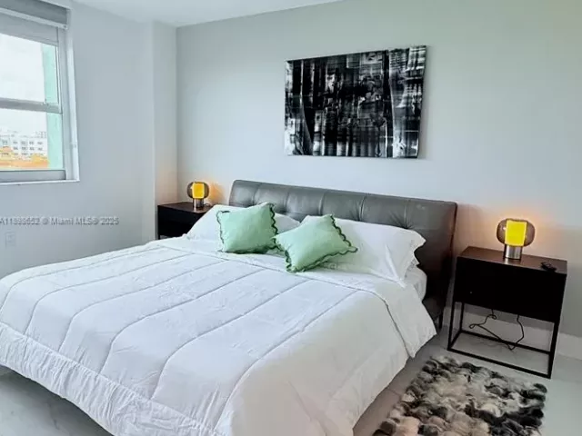 2-bedroom condo for sale in Miami Beach - 90 Alton Rd 909 - MondialRealty