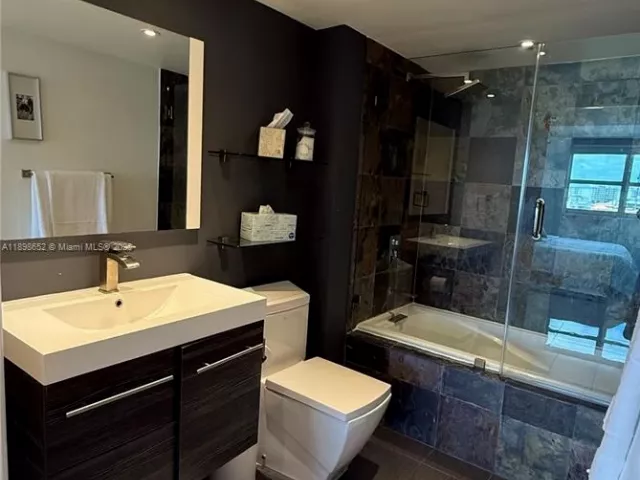 2-bedroom condo for sale in Miami Beach - 90 Alton Rd 909 - MondialRealty