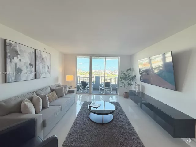 2-bedroom condo for sale in Miami Beach - 90 Alton Rd 909 - MondialRealty