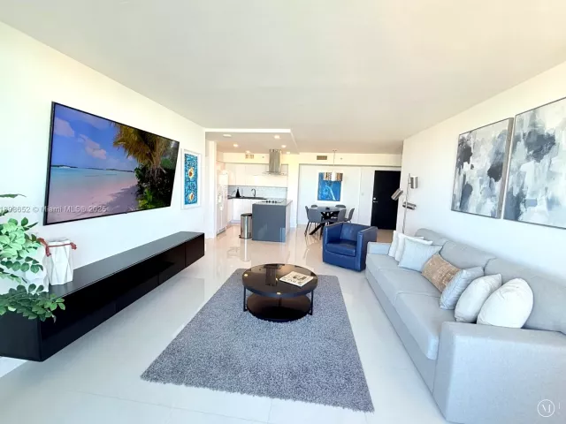 2-bedroom condo for sale in Miami Beach - 90 Alton Rd 909 - MondialRealty