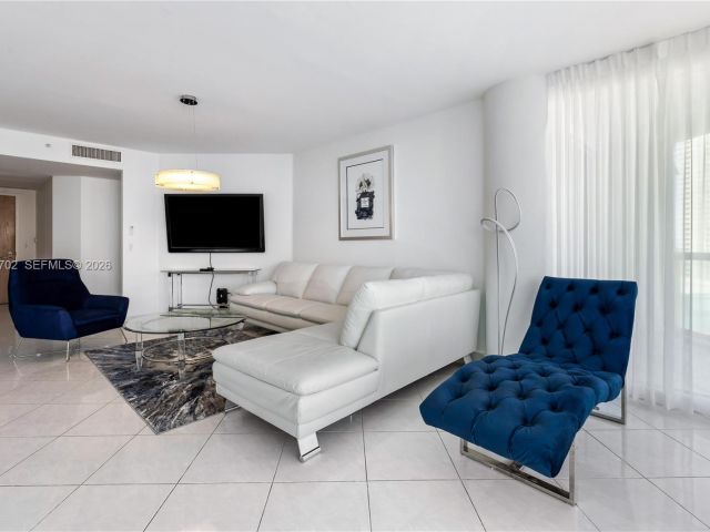 Apartment for rent  Unit # - photo 7493171