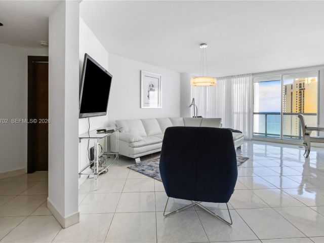 Apartment for rent  Unit # - photo 7493175