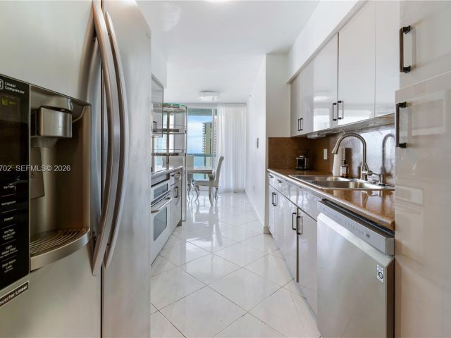 Apartment for rent  Unit # - photo 7493176