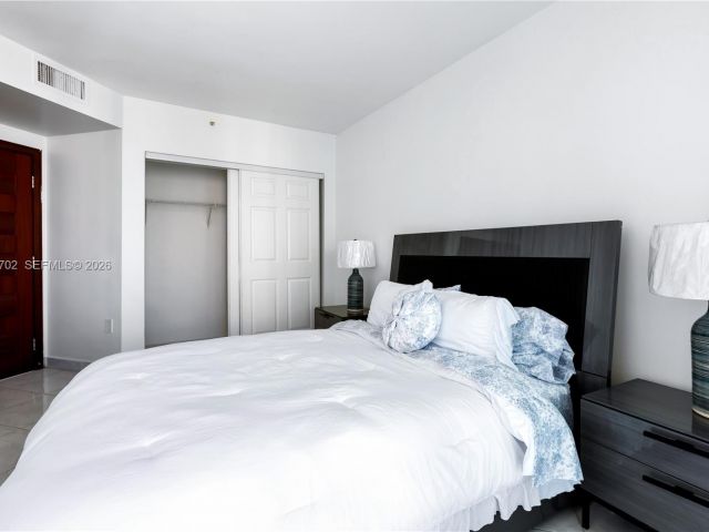 Apartment for rent  Unit # - photo 7493188