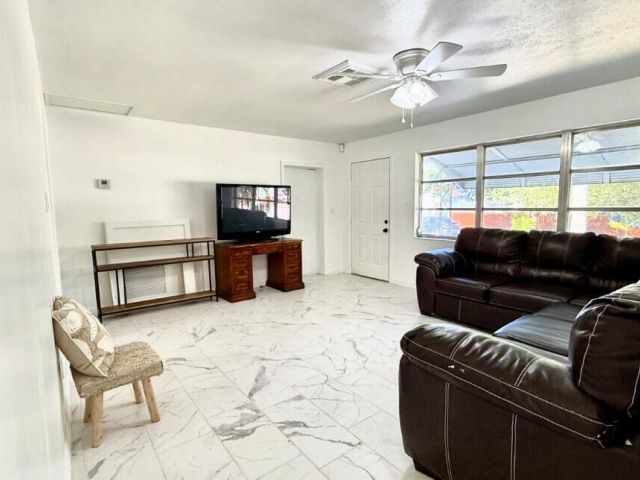 Home for sale at 802 Lytle Street - photo 6676343