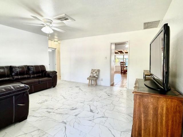 Home for sale at 802 Lytle Street - photo 6676344