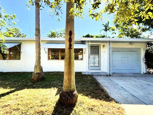 Home for sale at 802 Lytle Street - photo 6676350