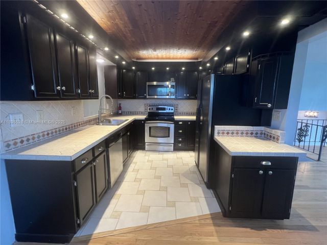 Home for rent at 141 NW 72nd Way 1 - photo 7430750