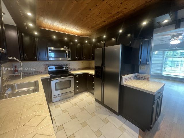 Home for rent at 141 NW 72nd Way 1 - photo 7430751