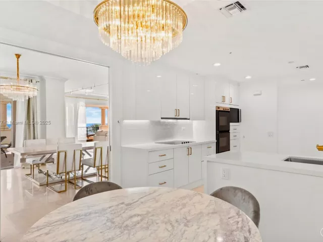 3-bedroom condo for sale in Fisher Island - 7642 Fisher Island Dr 7642 - MondialRealty