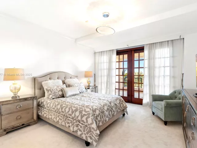 3-bedroom condo for sale in Fisher Island - 7642 Fisher Island Dr 7642 - MondialRealty